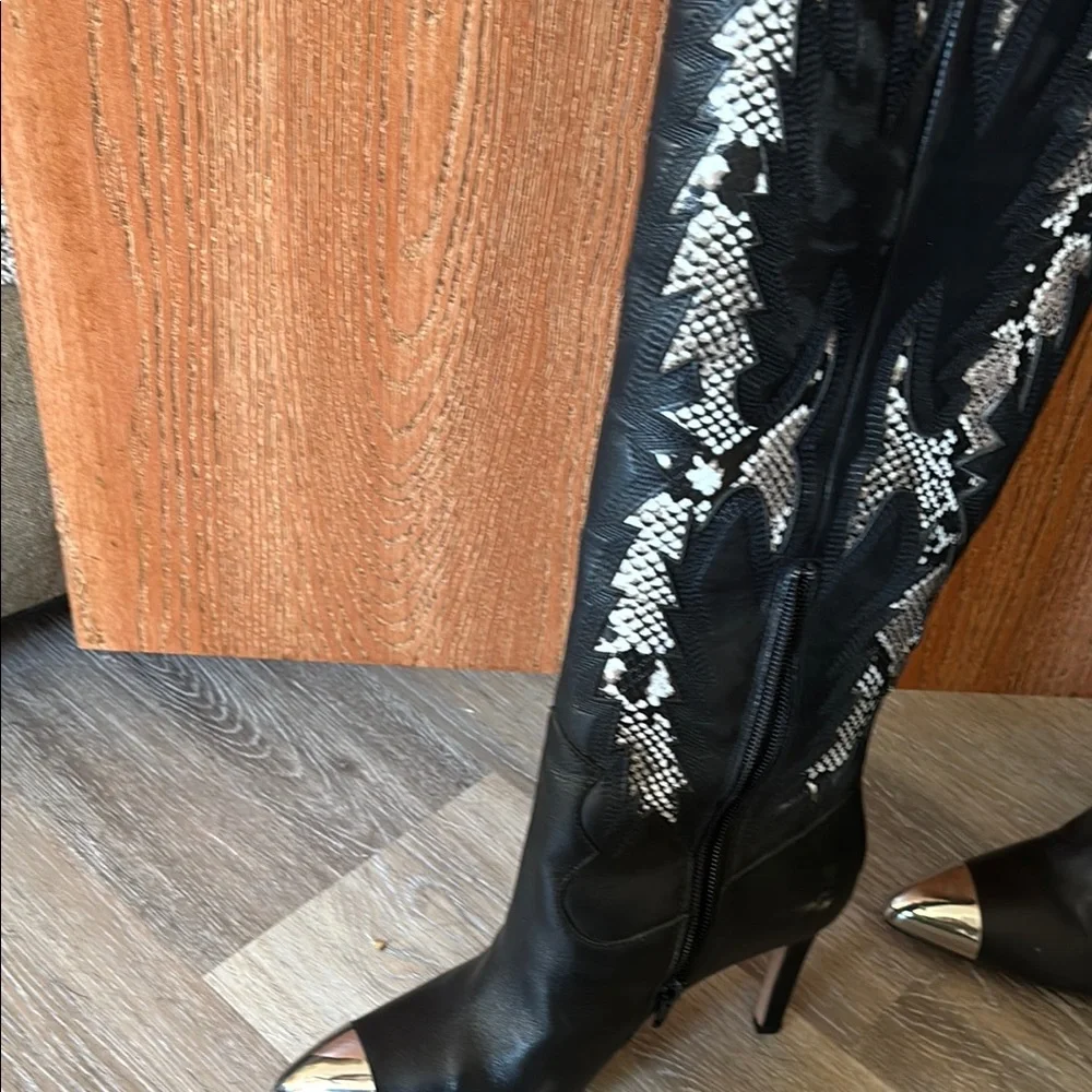 Gianni Bini Katyanna snake & black boots - Picture 10 of 14
